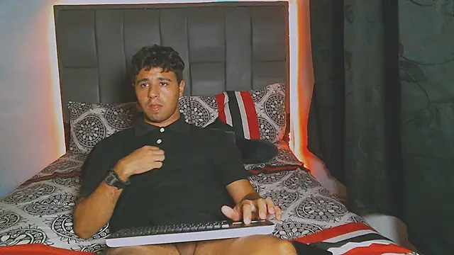 Snapshot of beautiful_james chatting on December 2024 06:13:02 AM beautiful james online show from December 2024 06:13:02 AM