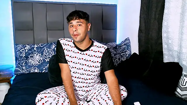 Snapshot of beautiful_james chatting on January 2025 01:03:01 AM beautiful james online show from January 2025 01:03:01 AM