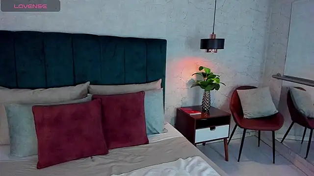 AdeleAndersonn online show from April 2026 09:39:33 PM