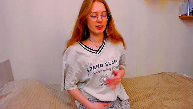 Fire Luna online show from December 2025 04:28:02 AM