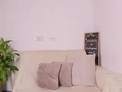 Snapshot of lulu_rrussell chatting on January 2025 03:04:02 AM lulu rrussell online show from January 2025 03:04:02 AM