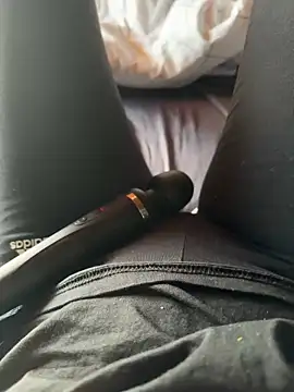 Snapshot of Ana-05 chatting on February 2025 03:54:02 PM Ana-05 online show from February 2025 03:54:02 PM