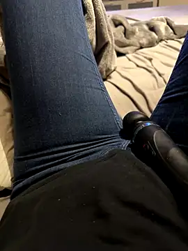 Snapshot of Ana-05 chatting on October 2025 05:24:02 PM Ana-05 online show from October 2025 05:24:02 PM