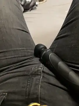 Snapshot of Ana-05 chatting on October 2025 07:36:02 PM Ana-05 online show from October 2025 07:36:02 PM