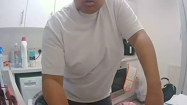 vanilla chocolate23 online show from November 2025 10:39:02 AM