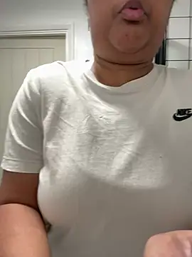 vanilla chocolate23 online show from January 2026 12:18:02 PM