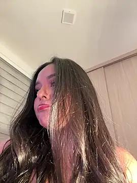 Snapshot of kenndall_21 chatting on February 2026 12:19:02 AM kenndall 21 online show from February 2026 12:19:02 AM