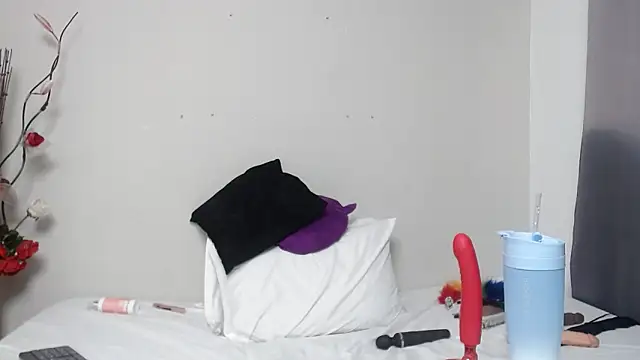 Nicol Love0 online show from January 2025 10:50:01 PM