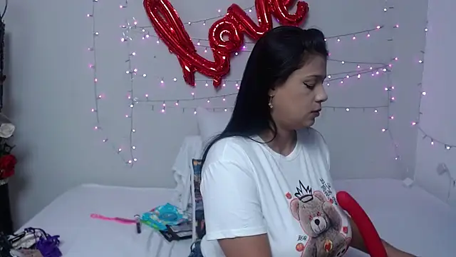 Nicol Love0 online show from February 2025 12:19:01 PM