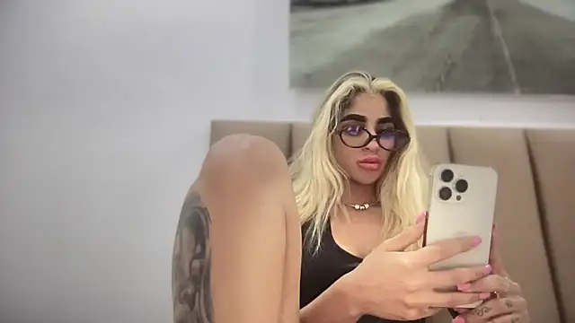 Snapshot of Susandolls chatting on October 2025 07:42:01 AM Susandolls online show from October 2025 07:42:01 AM