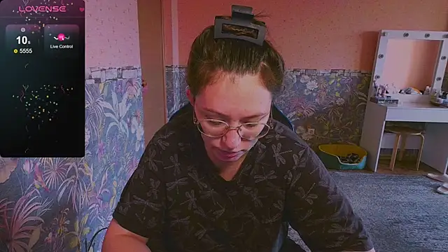 Snapshot of Chloe_strip chatting on September 2025 02:49:01 AM Chloe strip online show from September 2025 02:49:01 AM