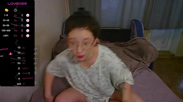 Snapshot of Chloe_strip chatting on October 2025 01:57:01 AM Chloe strip online show from October 2025 01:57:01 AM