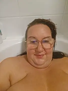 Snapshot of Bekahblows chatting on October 2025 10:44:02 PM Bekahblows online show from October 2025 10:44:02 PM