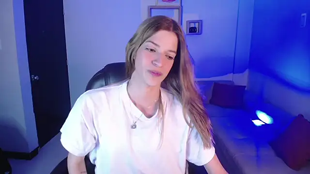 Nora Vennucci online show from December 2024 07:29:01 PM