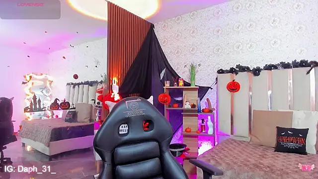 Daphnne tay online show from October 2025 07:23:01 PM