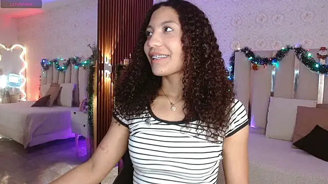 Daphnne tay online show from November 2025 03:40:01 AM