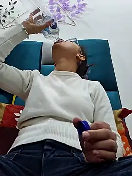 Snapshot of Aleena_Rai chatting on December 2024 06:37:01 PM Aleena Rai online show from December 2024 06:37:01 PM