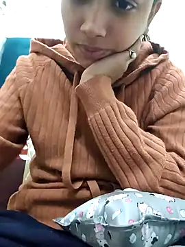 Snapshot of Aleena_Rai chatting on December 2024 01:38:02 PM Aleena Rai online show from December 2024 01:38:02 PM