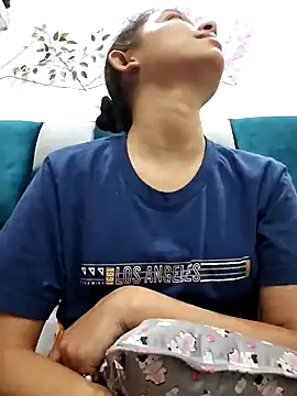 Snapshot of Aleena_Rai chatting on December 2024 10:17:02 PM Aleena Rai online show from December 2024 10:17:02 PM