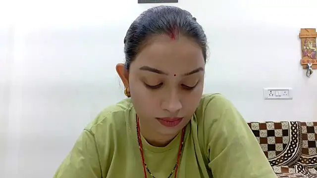 Snapshot of Aleena_Rai chatting on October 2025 06:52:01 PM Aleena Rai online show from October 2025 06:52:01 PM