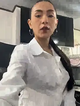 Amy Kiitty  online show from April 2026 02:06:02 PM