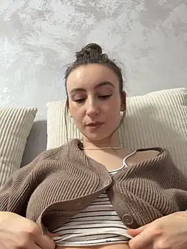 viviandaimond1 online show from November 2025 04:40:01 PM