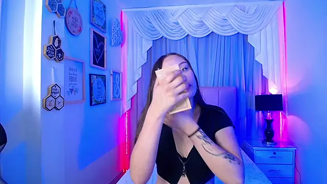 Ivyy Crystal online show from November 2025 08:43:01 PM