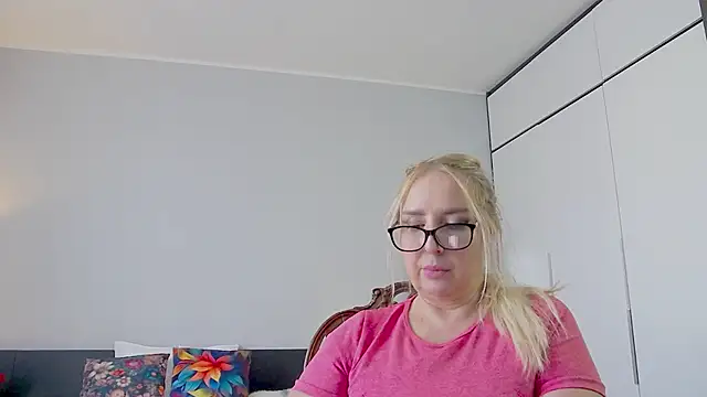 Snapshot of MariaRichi_ chatting on February 2025 10:27:02 AM MariaRichi  online show from February 2025 10:27:02 AM