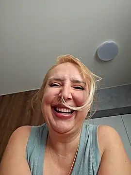 Snapshot of MariaRichi_ chatting on March 2025 10:52:01 AM MariaRichi  online show from March 2025 10:52:01 AM