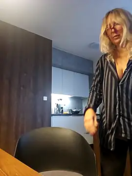 Snapshot of MariaRichi_ chatting on November 2025 07:33:02 AM MariaRichi  online show from November 2025 07:33:02 AM