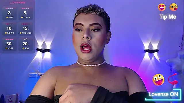 Emili Roux online show from November 2025 12:39:02 PM