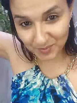 Snapshot of elena_jonees chatting on January 2025 09:47:02 PM elena jonees online show from January 2025 09:47:02 PM