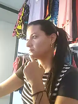 Snapshot of elena_jonees chatting on January 2025 06:27:01 PM elena jonees online show from January 2025 06:27:01 PM
