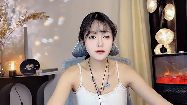 xiaodaibabyy online show from February 2025 01:19:02 PM