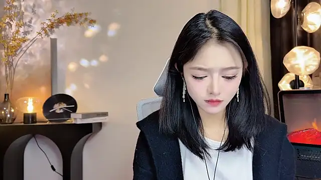 xiaodaibabyy online show from February 2025 01:11:02 PM