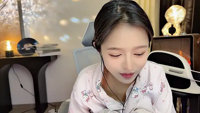 xiaodaibabyy online show from February 2025 04:33:02 PM