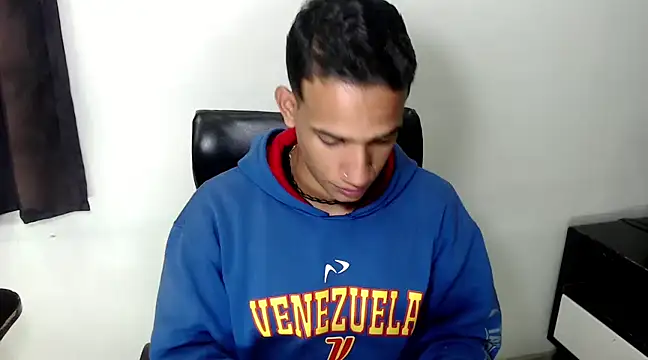 AbrahanBratz online show from December 2024 12:12:02 PM