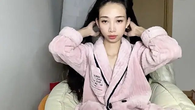 Snapshot of Lili-2 chatting on January 2025 04:12:02 PM Lili-2 online show from January 2025 04:12:02 PM