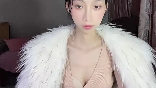 Snapshot of Lili-2 chatting on February 2025 03:43:01 PM Lili-2 online show from February 2025 03:43:01 PM