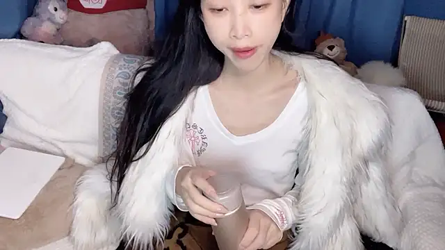 Lili-2 online show from January 2026 03:50:01 PM