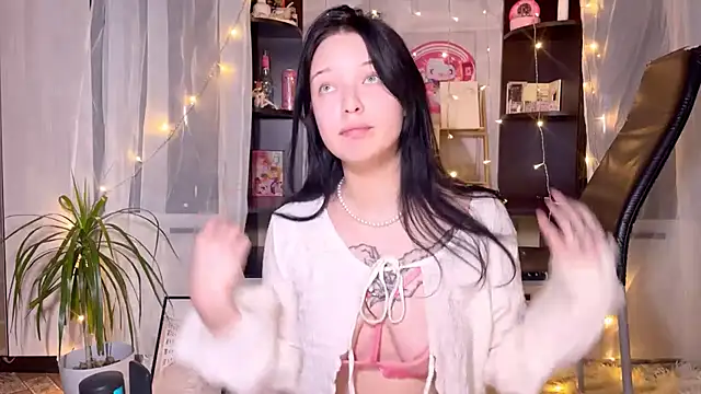 EmmaKittyCat online show from November 2025 06:17:01 PM