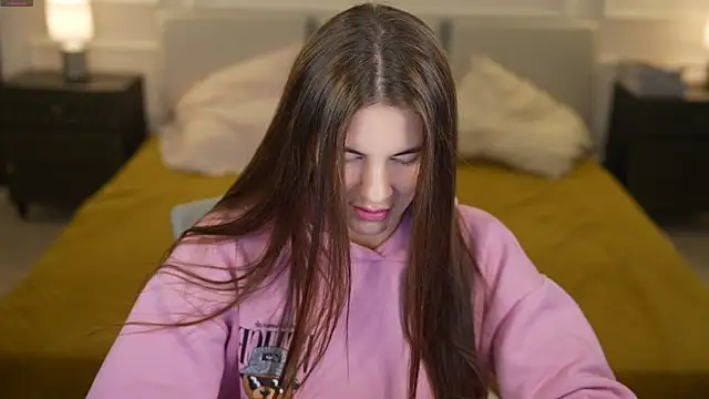 Julia  Star  online show from September 2025 08:30:02 AM