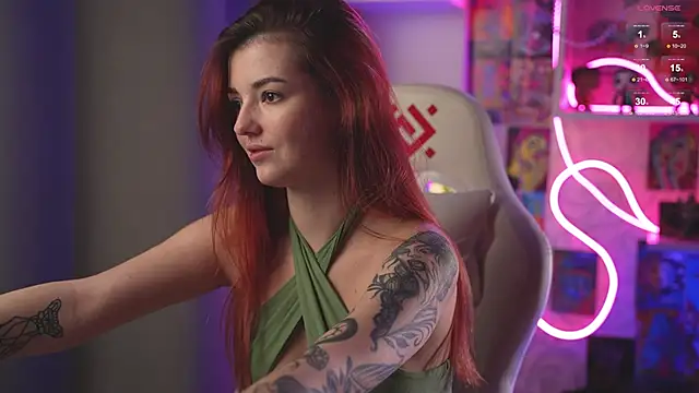 Snapshot of Charmings_054 chatting on March 2025 06:39:02 PM Charmings 054 online show from March 2025 06:39:02 PM