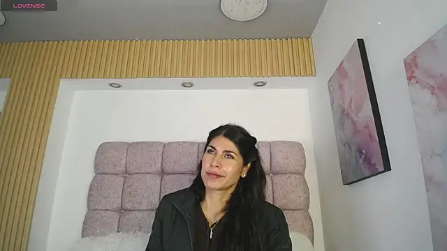 Snapshot of Melodi_Roux chatting on June 2026 01:39:02 PM Melodi Roux online show from June 2026 01:39:02 PM