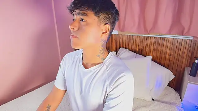 kiing azahell online show from April 2026 01:36:02 AM