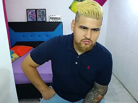 Snapshot of pitbullveryhot chatting on December 2024 02:04:01 PM pitbullveryhot online show from December 2024 02:04:01 PM