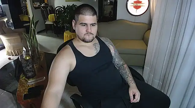 Snapshot of pitbullveryhot chatting on February 2025 10:05:01 AM pitbullveryhot online show from February 2025 10:05:01 AM