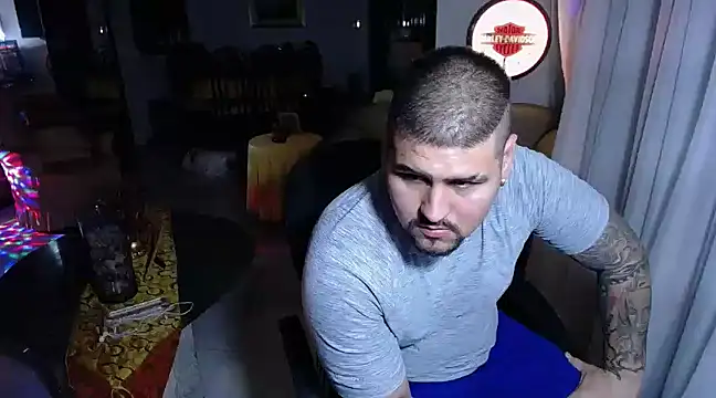 Snapshot of pitbullveryhot chatting on February 2025 08:15:02 AM pitbullveryhot online show from February 2025 08:15:02 AM