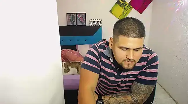 Snapshot of pitbullveryhot chatting on March 2025 08:18:02 AM pitbullveryhot online show from March 2025 08:18:02 AM