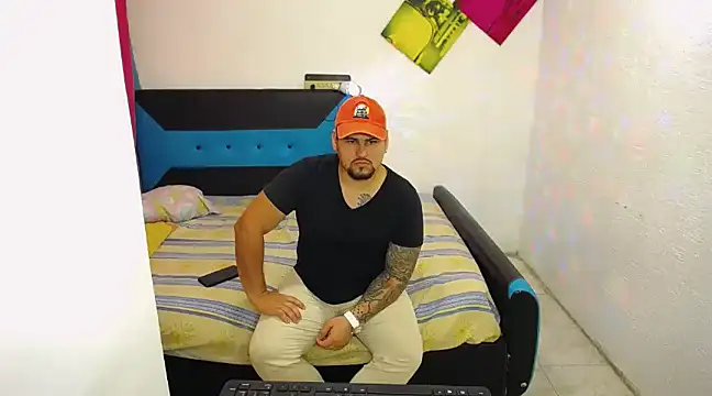 Snapshot of pitbullveryhot chatting on March 2025 02:29:02 AM pitbullveryhot online show from March 2025 02:29:02 AM